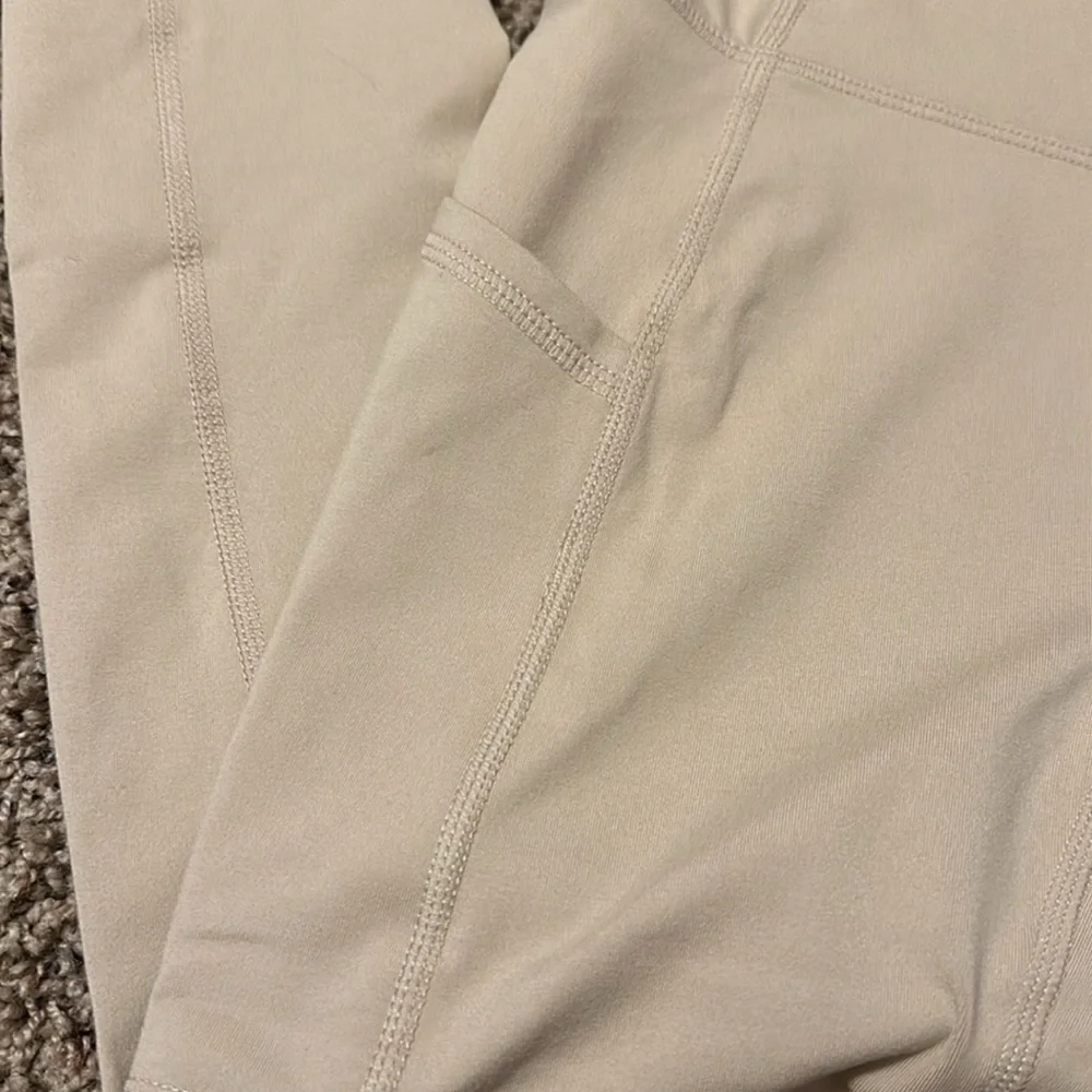 🔥NWT🔥 Out of your League FREE PEOPLE MOVEMENT LEGGINGS - Picture 9 of 9